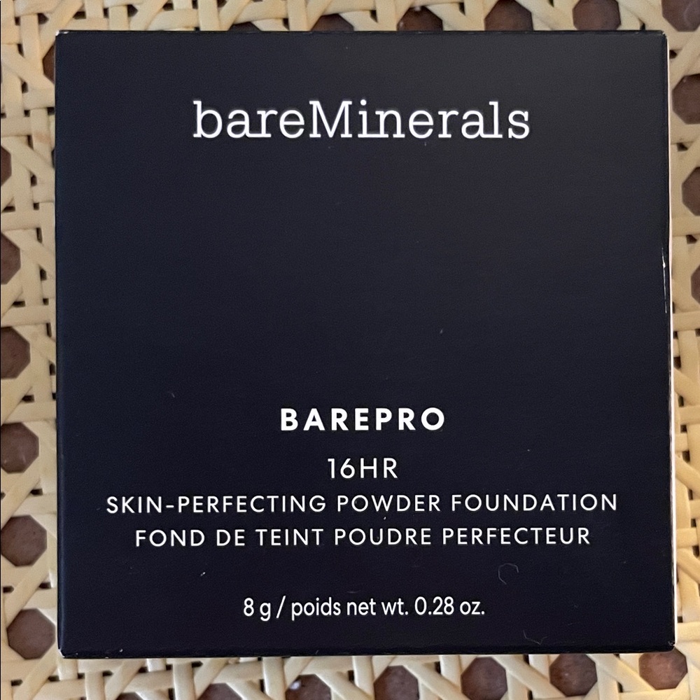 bareMinerals BAREPRO 16HR Powder Foundation - Deep 55 Neutral
